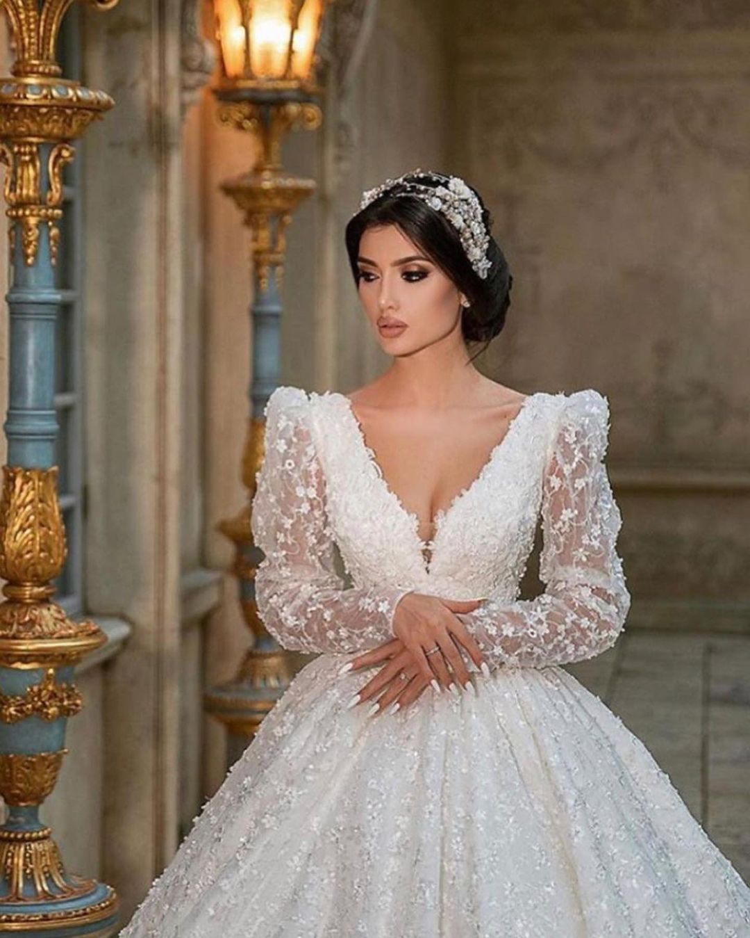 Long Sleeves Ball Gown Wedding Dress Appliques V-Neck Bridal Gown - Fashionpara