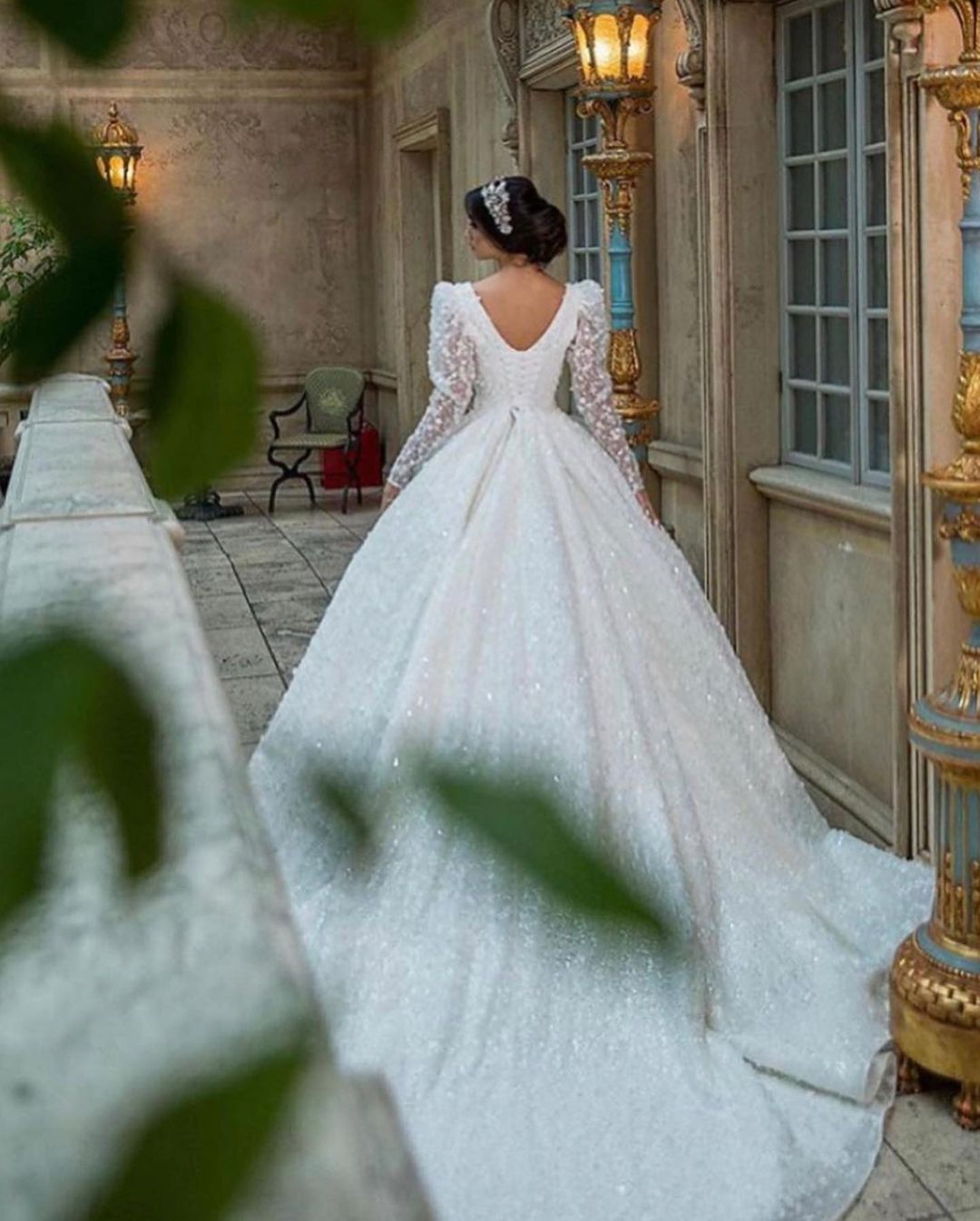 Long Sleeves Ball Gown Wedding Dress Appliques V-Neck Bridal Gown - Fashionpara