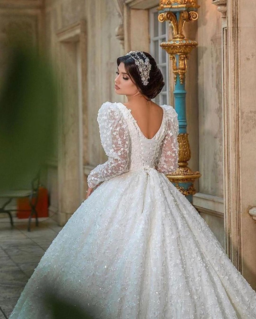 Long Sleeves Ball Gown Wedding Dress Appliques V-Neck Bridal Gown - Fashionpara