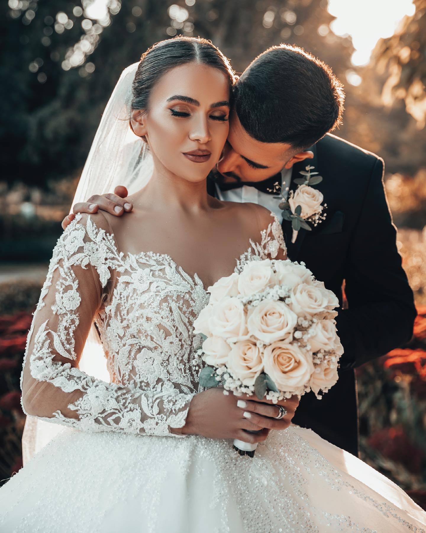 Long Sleeves Ball Gown Wedding Dress V-Neck Tulle With Lace Beads - Fashionpara