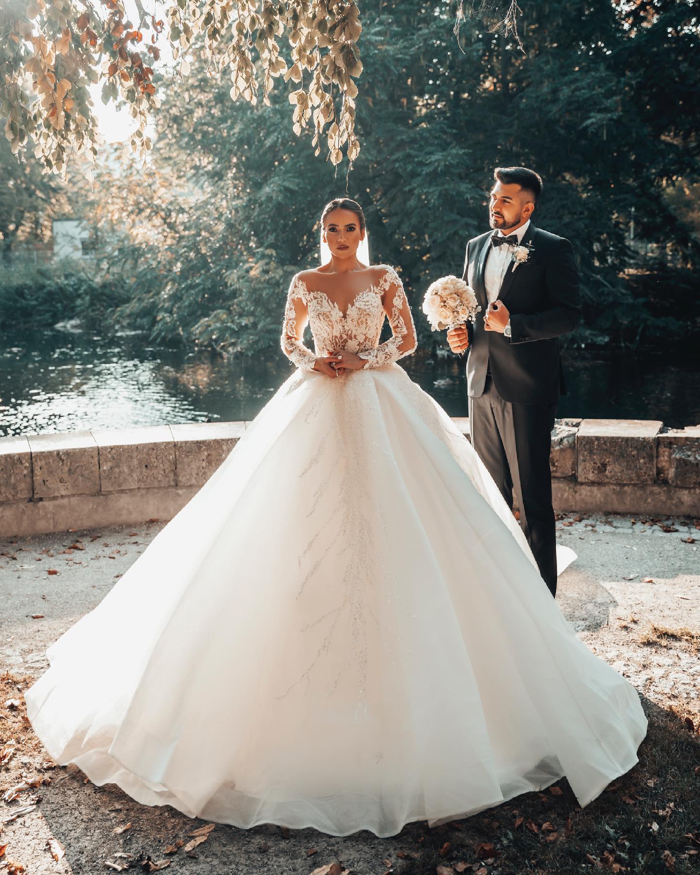 Long Sleeves Ball Gown Wedding Dress V-Neck Tulle With Lace Beads - Fashionpara