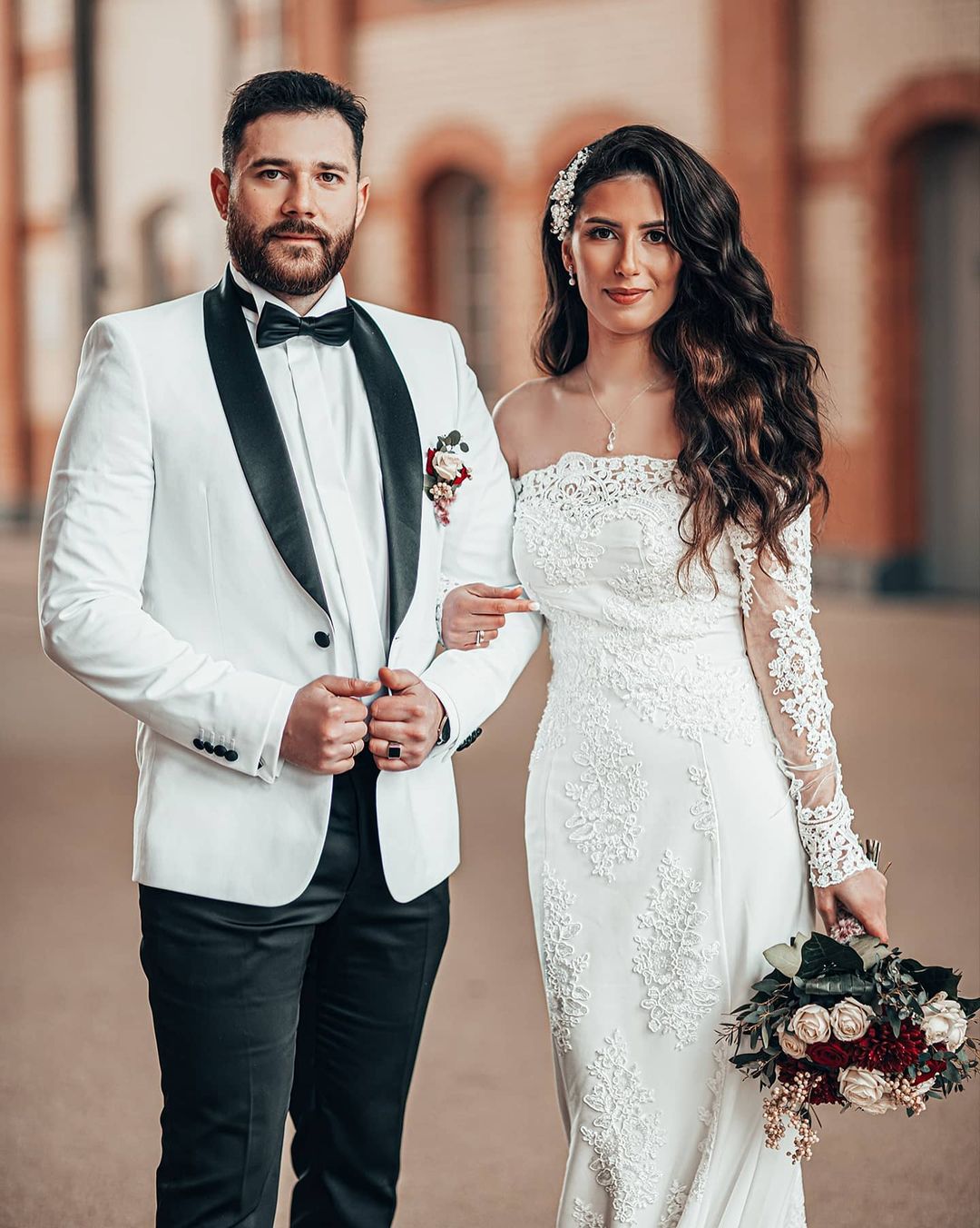 Long Sleeves Off-the-Shoulder Wedding Dress Mermaid With Appliques - Fashionpara