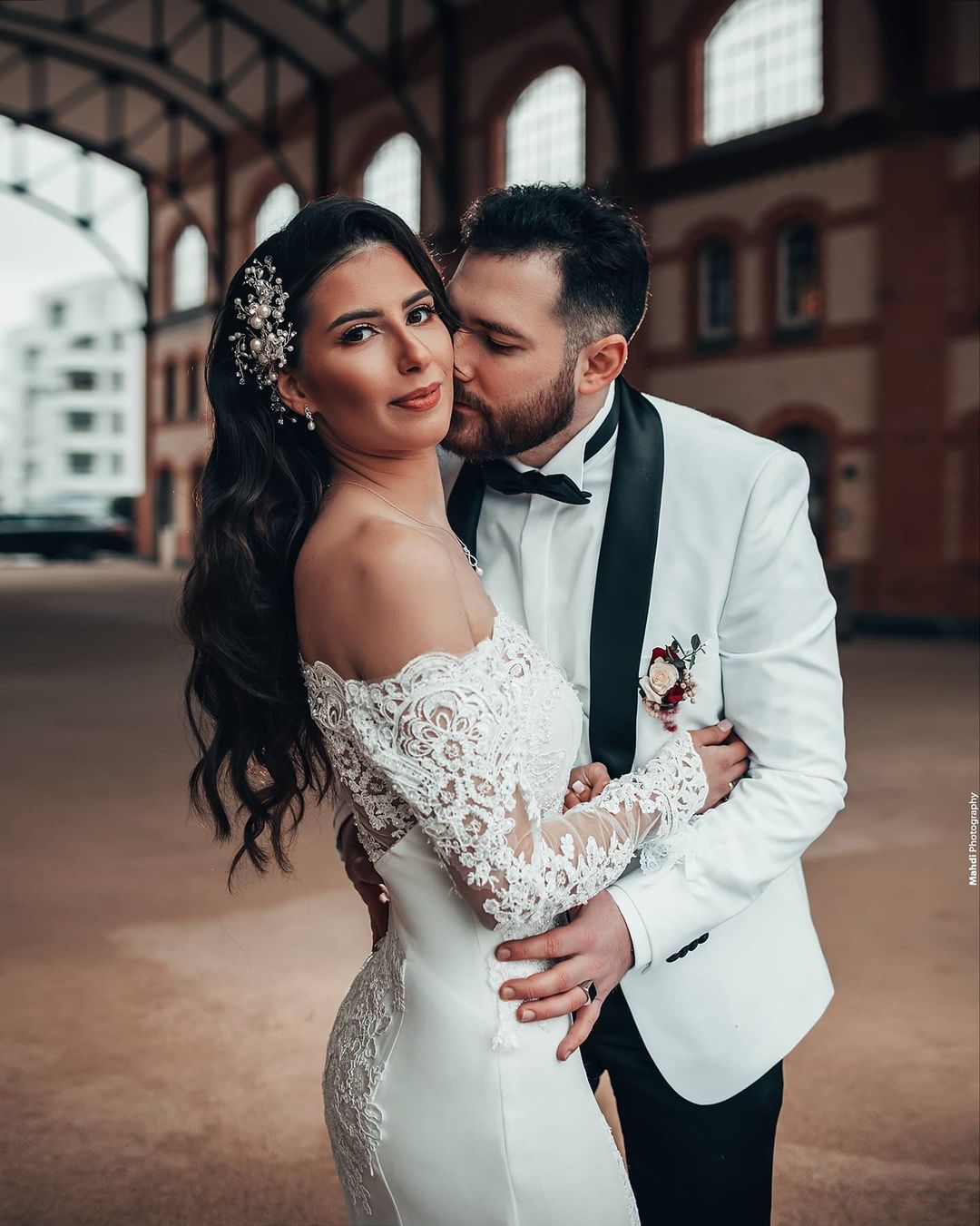 Long Sleeves Off-the-Shoulder Wedding Dress Mermaid With Appliques - Fashionpara
