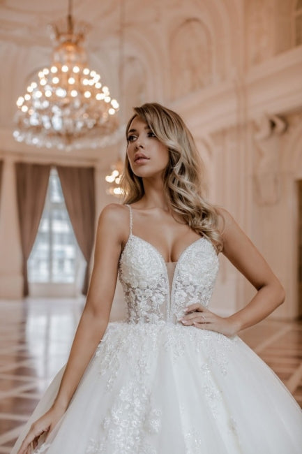 Luxury Spaghetti Strap Sleeveless Ball Gown with Lace for Weddings - Fashionpara