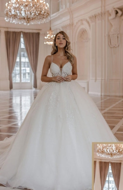 Luxury Spaghetti Strap Sleeveless Ball Gown with Lace for Weddings - Fashionpara