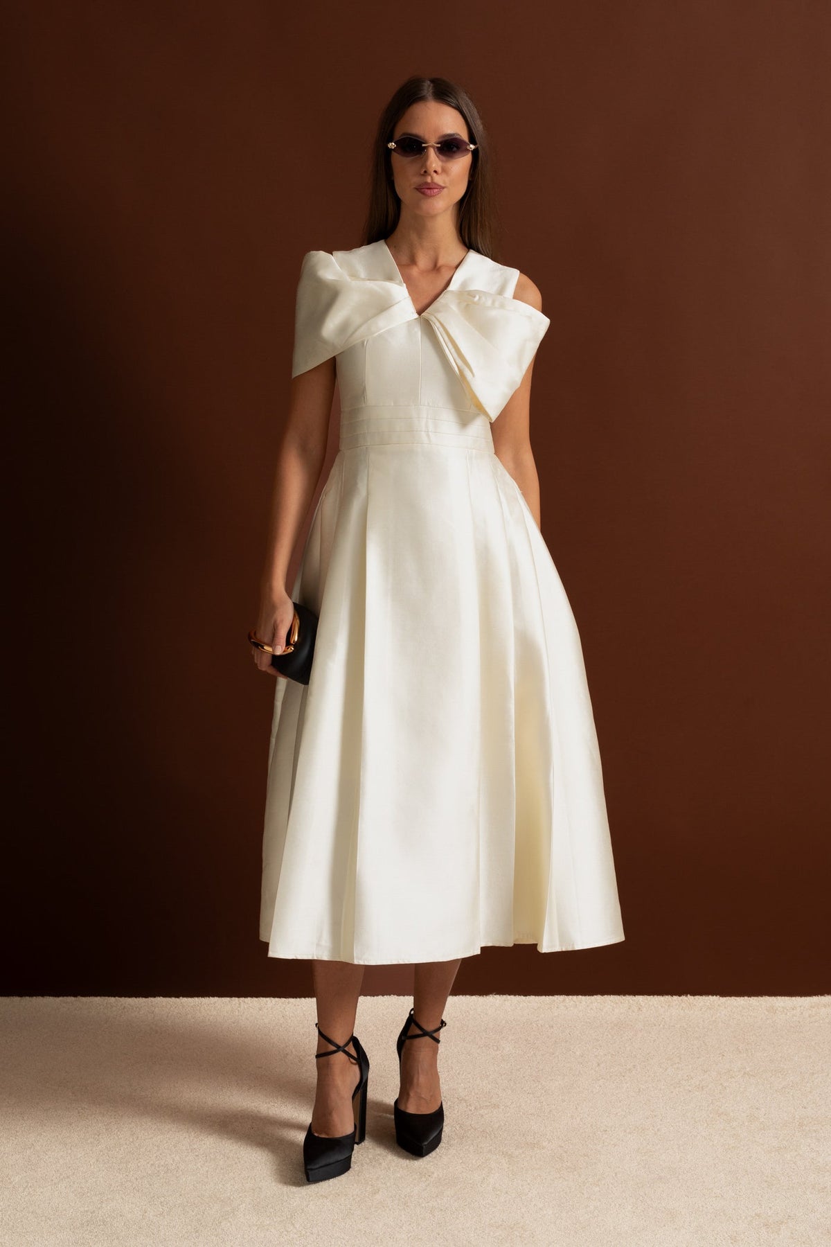 Off-Shoulder Satin Midi Dress With Draped Bow Detail – Ivoire - View 5