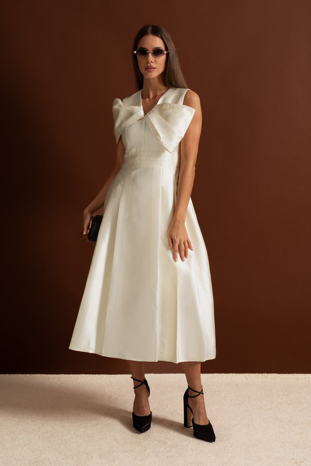 Off-Shoulder Satin Midi Dress With Draped Bow Detail – Ivoire - View 4