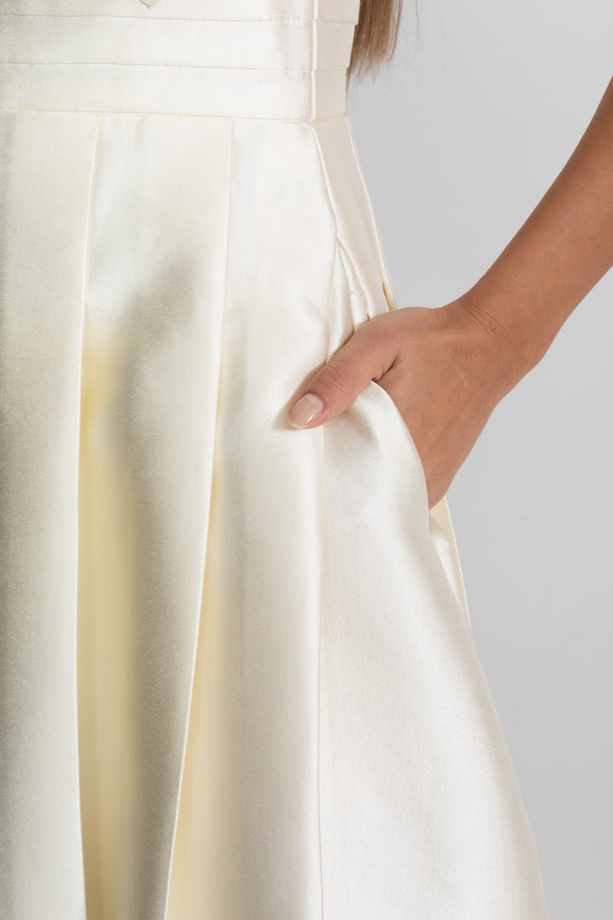 Off-Shoulder Satin Midi Dress With Draped Bow Detail – Ivoire - View 3