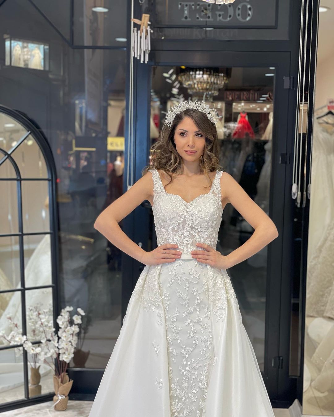 Sexy Floor-Length Sweetheart Straps Sleeveless Mermaid Lace Wedding Dress with Court Train - Fashionpara