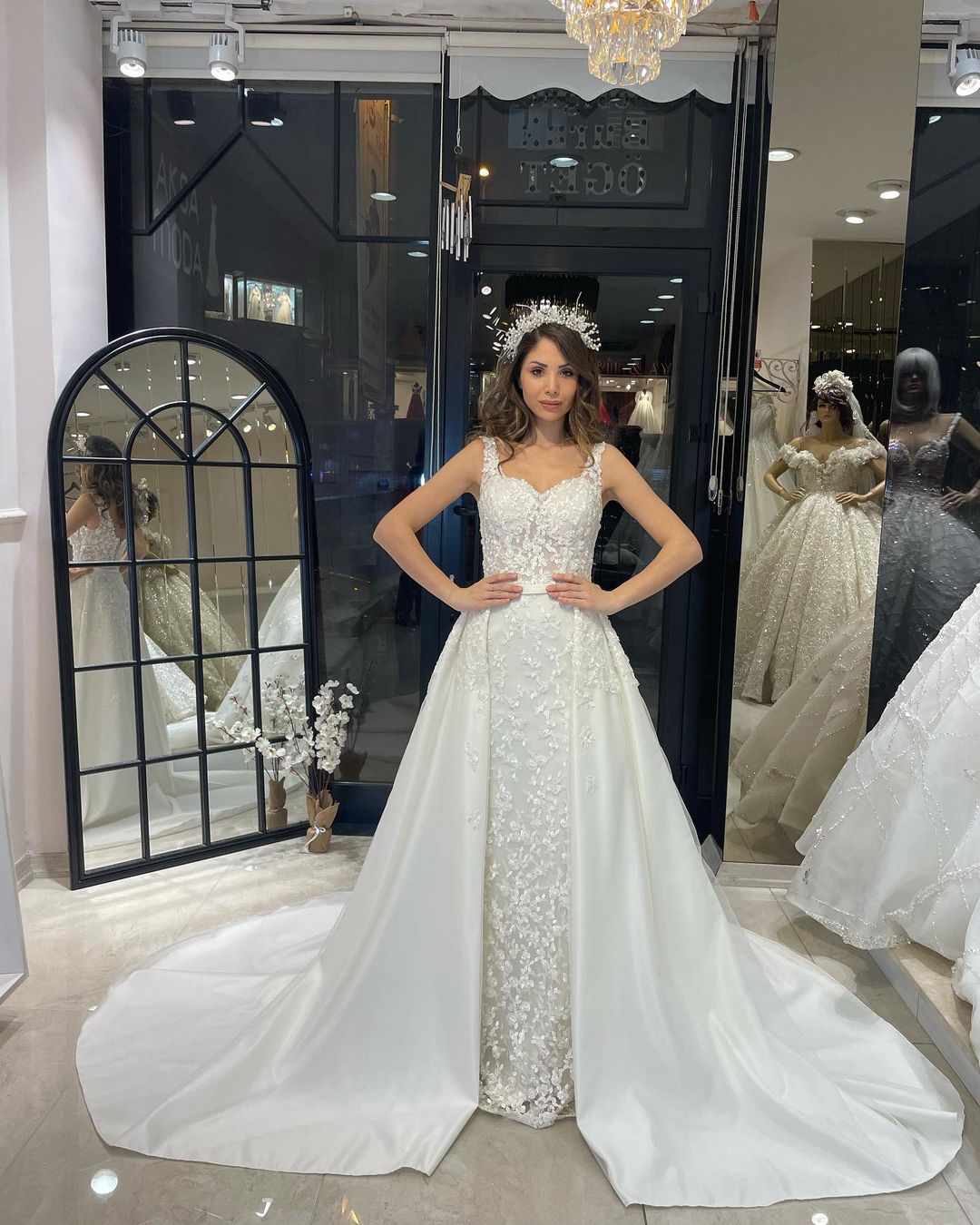 Sexy Floor-Length Sweetheart Straps Sleeveless Mermaid Lace Wedding Dress with Court Train - Fashionpara