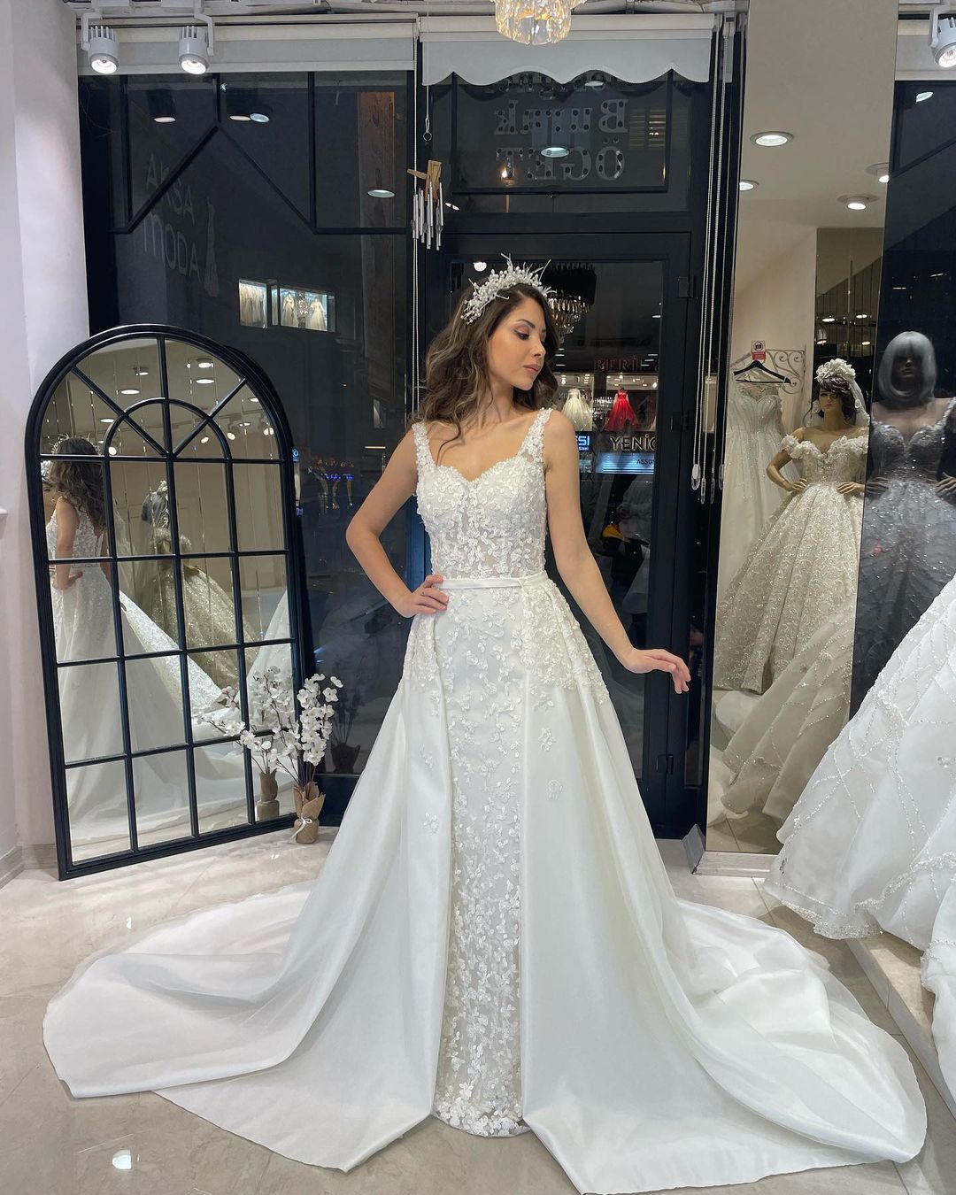Sexy Floor-Length Sweetheart Straps Sleeveless Mermaid Lace Wedding Dress with Court Train - Fashionpara
