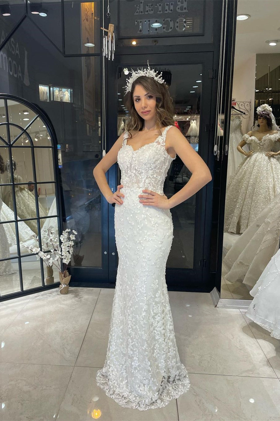 Sexy Floor-Length Sweetheart Straps Sleeveless Mermaid Lace Wedding Dress with Court Train - Fashionpara