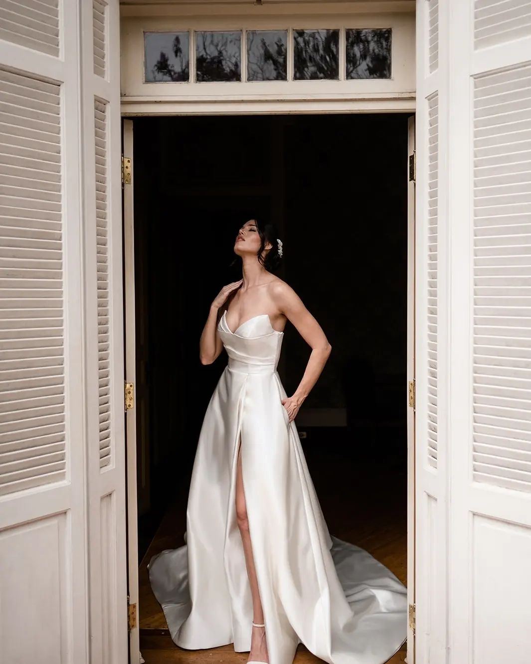 Simple Ivory V-Neck A-Line Sleeveless Wedding Dress with Elegant Slit - Fashionpara
