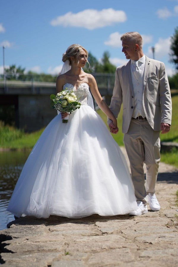 Simple Princess Long A-Line Sleeveless Wedding Dress with Lace - Fashionpara