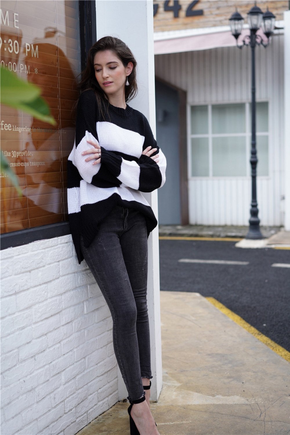 RadyRin Classic Black Long-Sleeve Round Neck Sweater