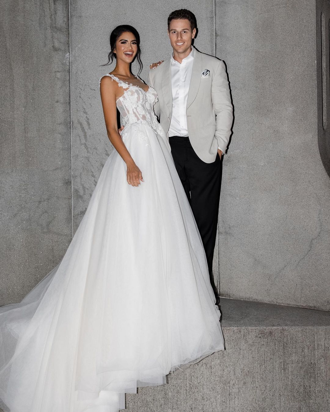 Sleeveless Tulle Wedding Dress Long With Appliques - Fashionpara