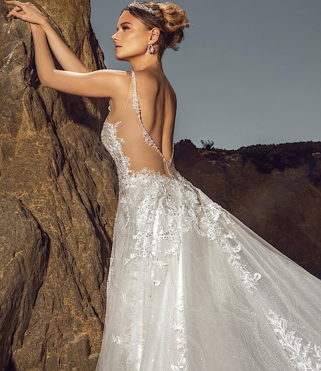 Sleeveless V-Neck Wedding Dress Lace Open Back - Fashionpara