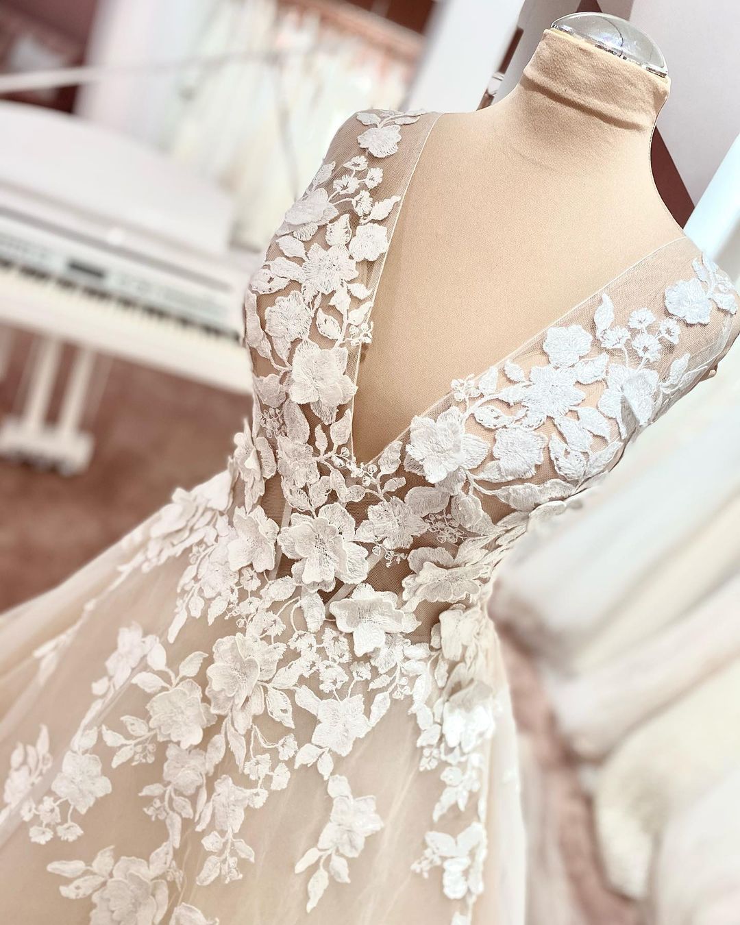 Sleeveless V-Neck Wedding Dress Long With Appliques - Fashionpara