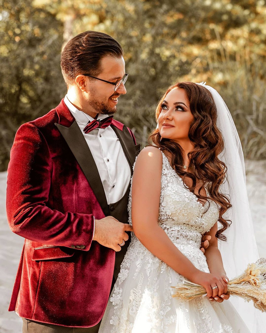 Stunning V-Neck Sleeveless Wedding Dress Tulle Long Bridal Gown - Fashionpara