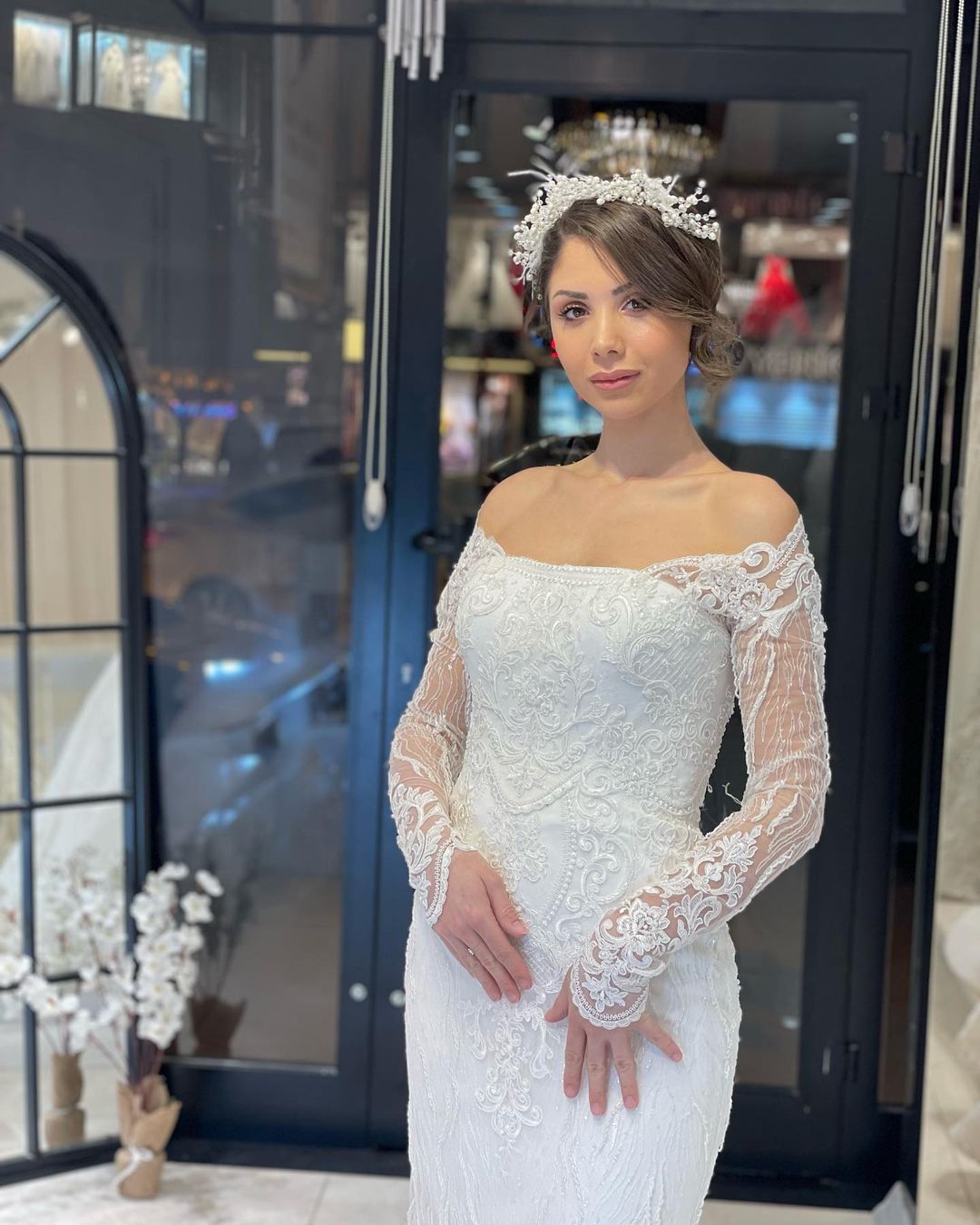Trendy Floor-Length Long Sleeves Mermaid Lace Wedding Dress - Fashionpara