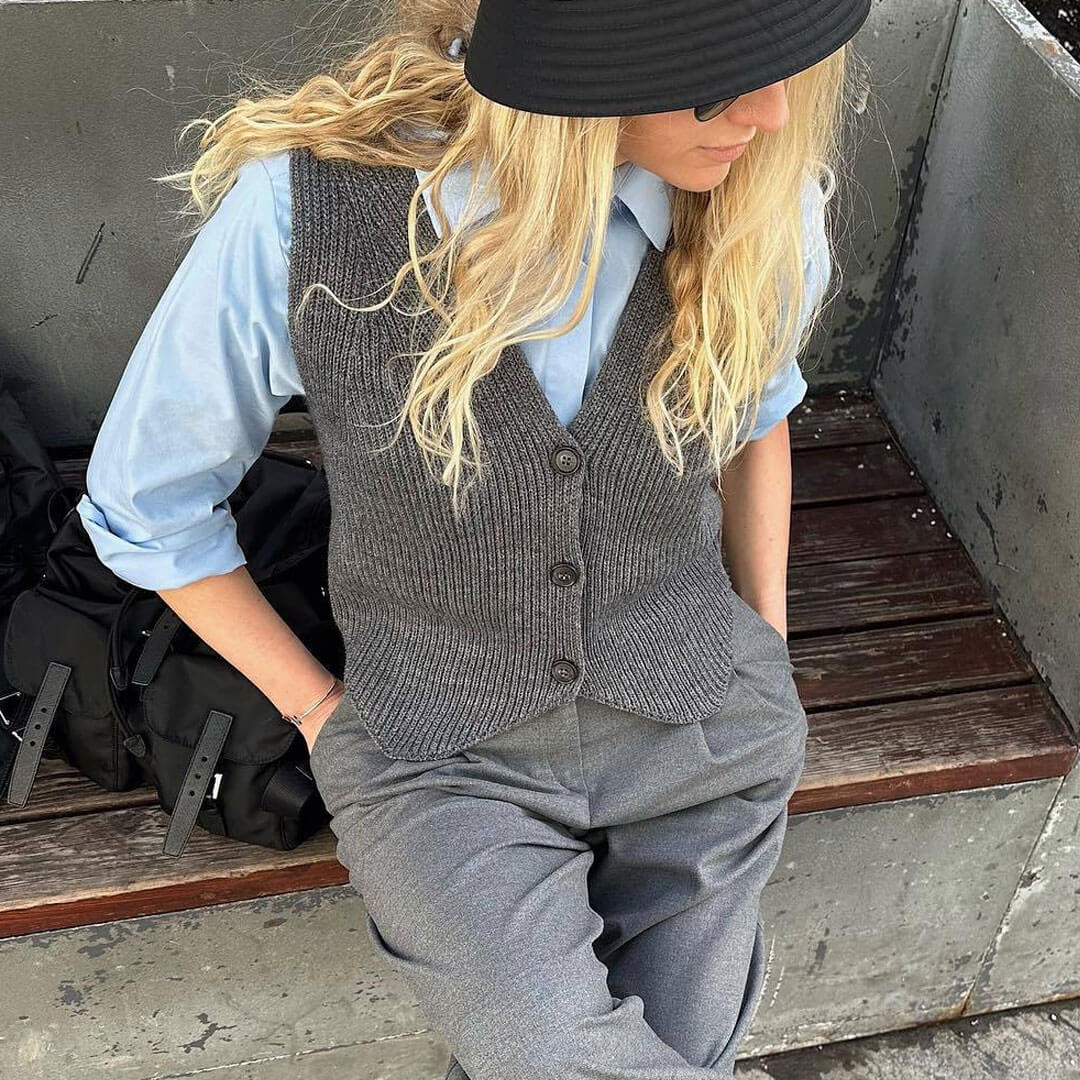 Trendy & Unique V Neck Sleeveless Rib Knit Cardigan Vest