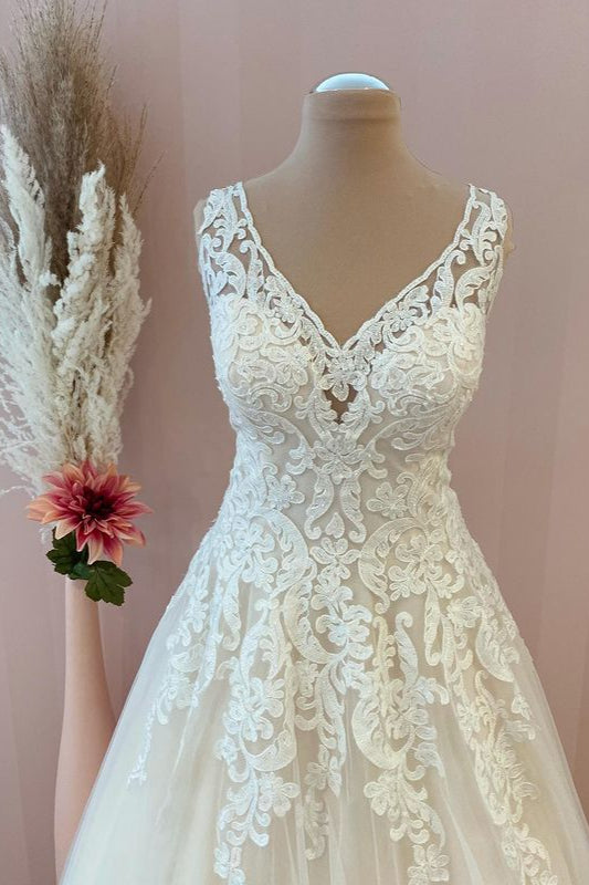 V-Neck Lace Bridal Gown Sleeveless With Lace Appliques - Fashionpara