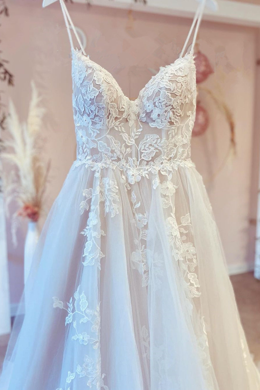 V-Neck Sleeveless Lace Wedding Dress - Fashionpara