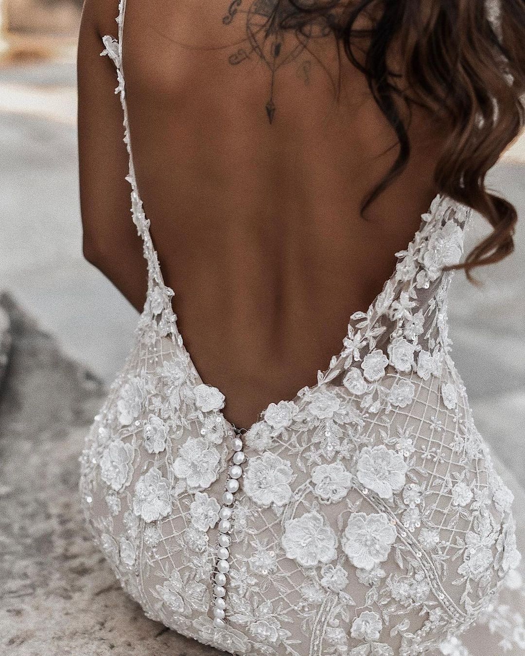 V-Neck Sleeveless Mermaid Wedding Dress With Appliques Bridal Gown - Fashionpara