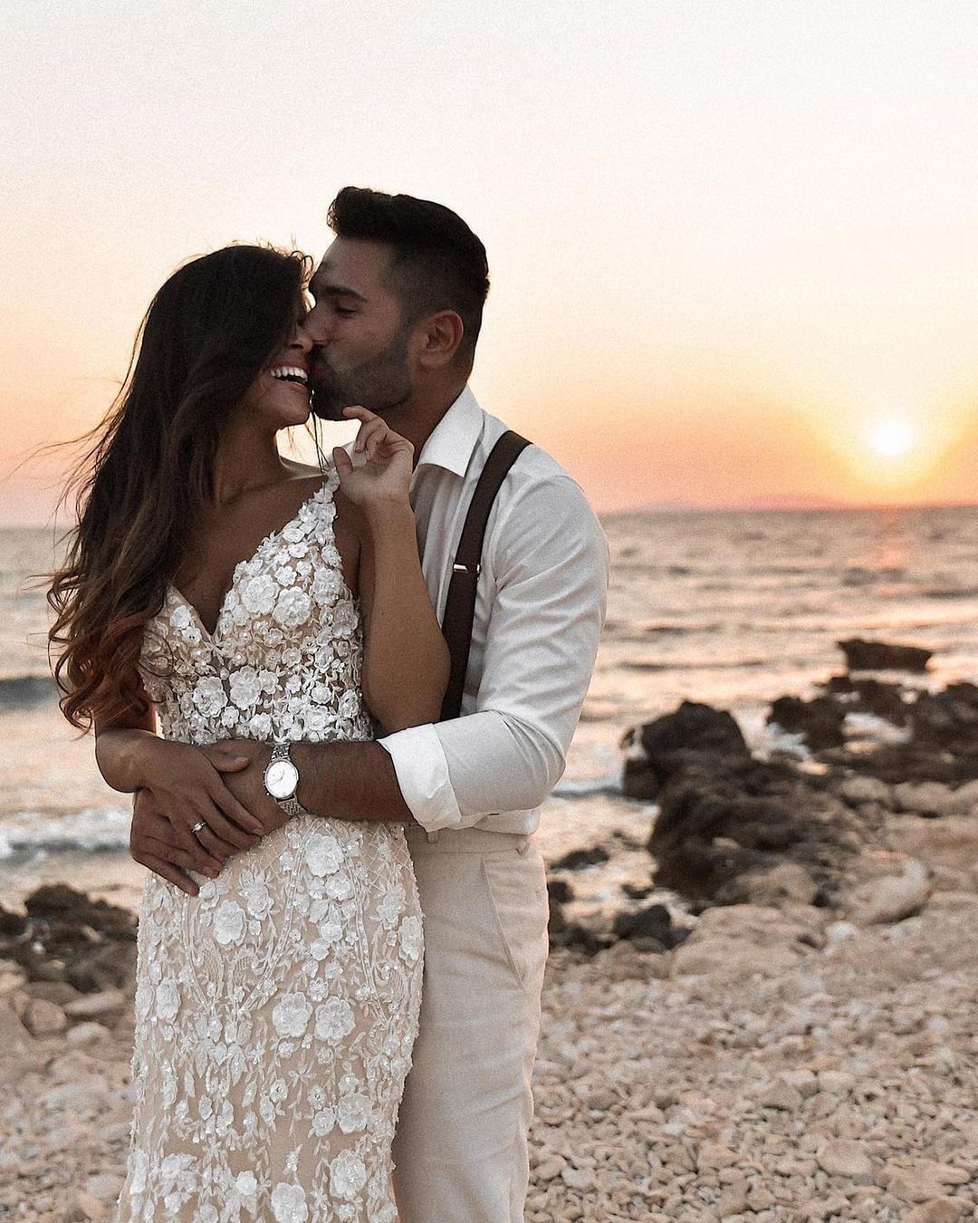 V-Neck Sleeveless Mermaid Wedding Dress With Appliques Bridal Gown - Fashionpara