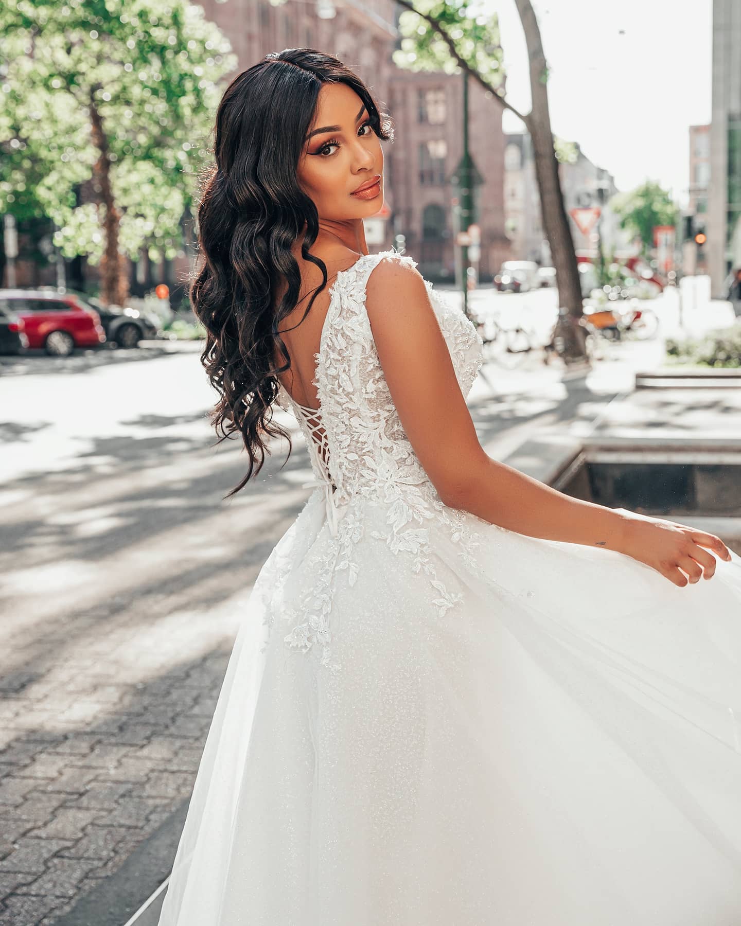 V-Neck Sleeveless Wedding Dress Tulle With Appliques Lace - Fashionpara
