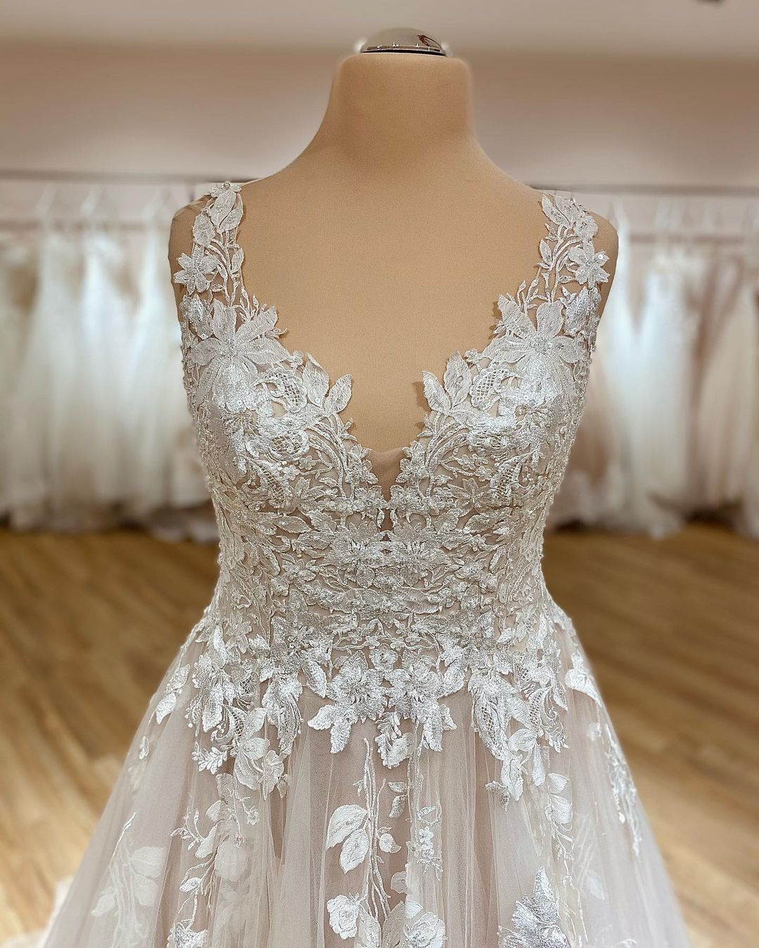 V-Neck Wedding Dress Lace Appliques Tulle Bridal Gown - Fashionpara