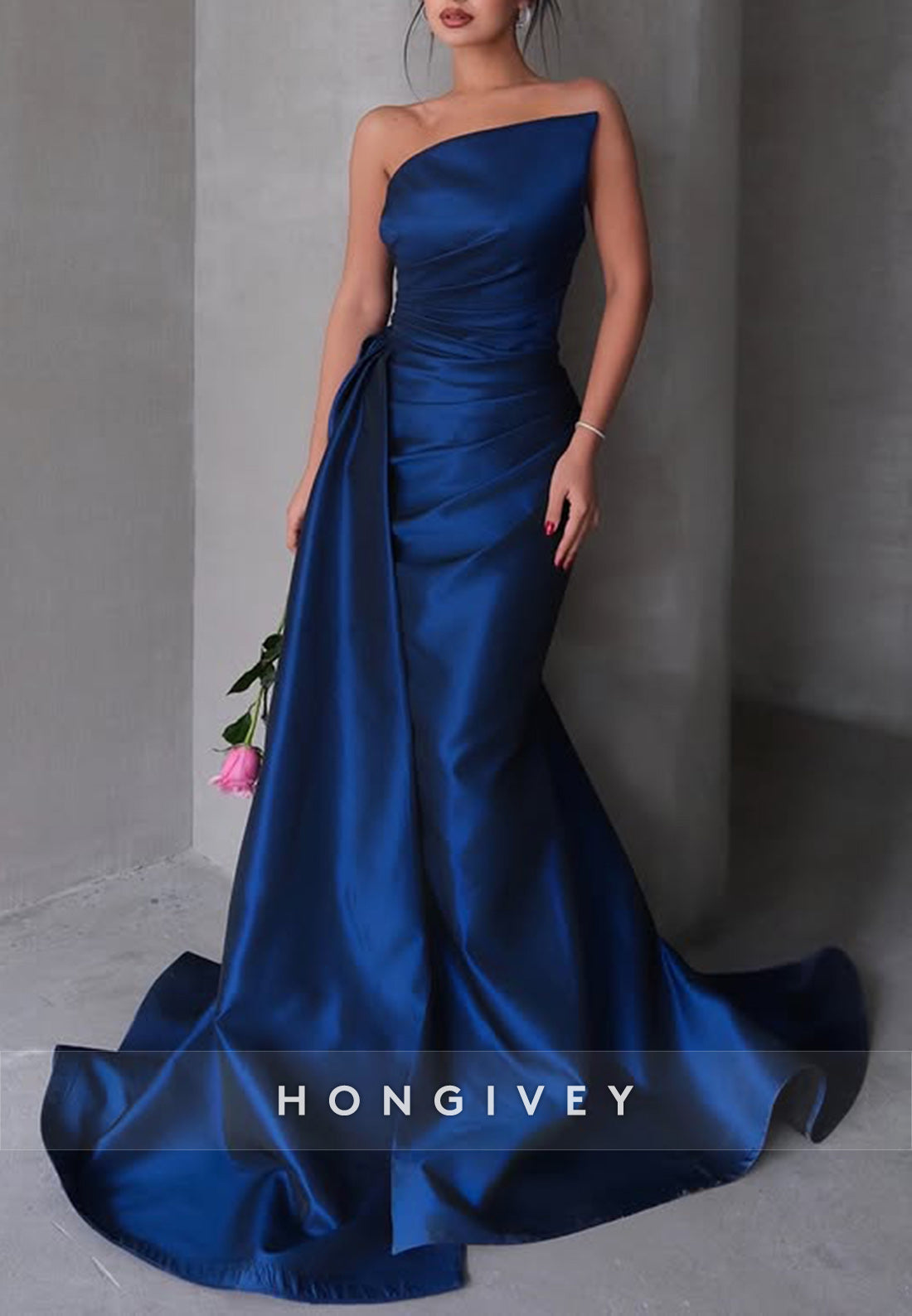 Evening Gown A-line Chapel Train Satin Sleeveless Pleated Formal Dresses
