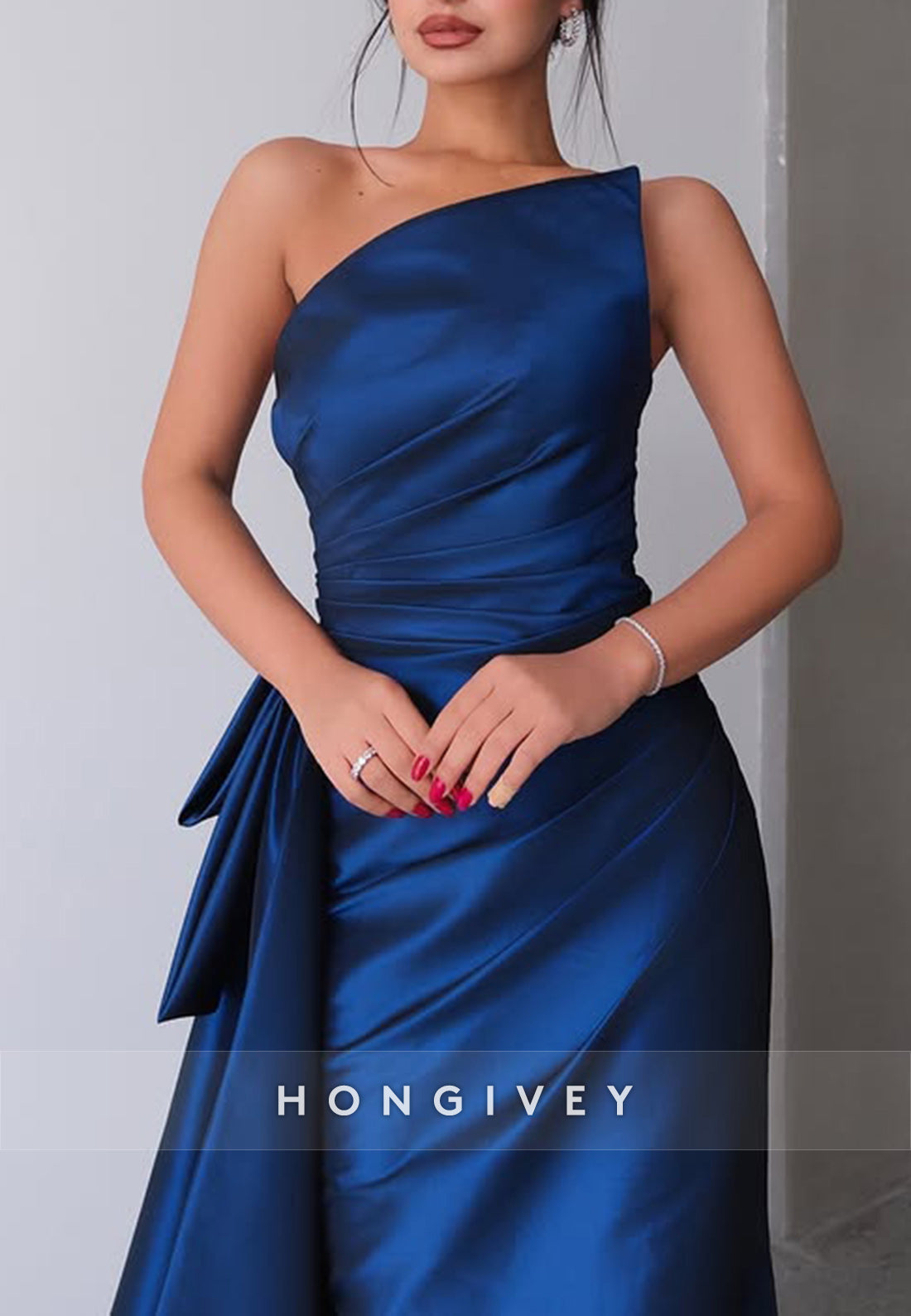 Evening Gown A-line Chapel Train Satin Sleeveless Pleated Formal Dresses