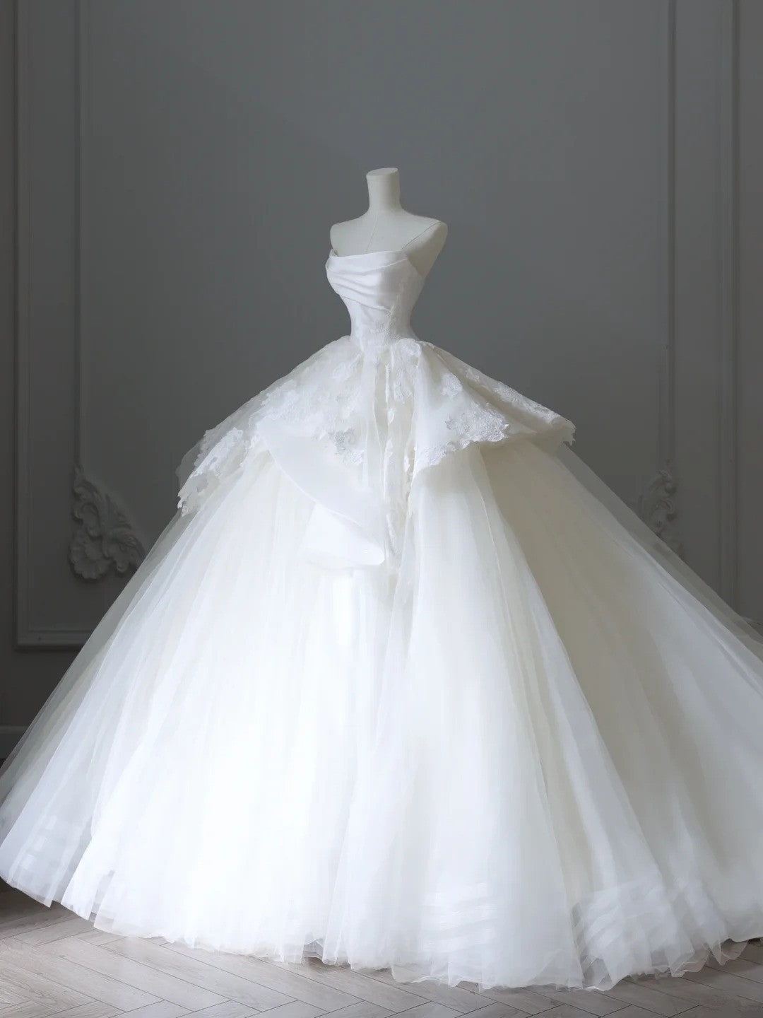 A Line Ball Gown White Tulle Long Wedding Dress Princess Bridal Gown
