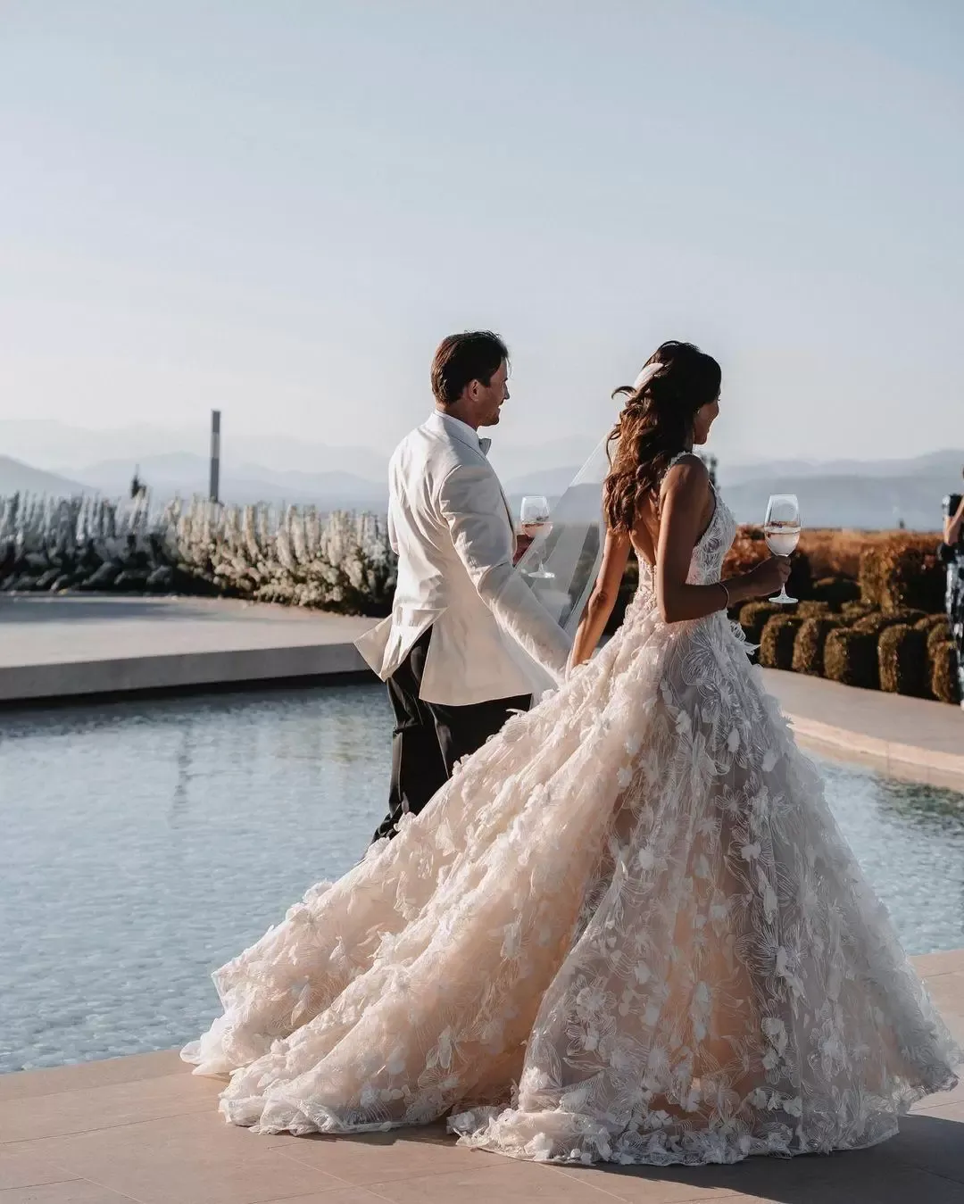 3D Flowers Appliques Long Wedding Dress Princess Bridal Gown