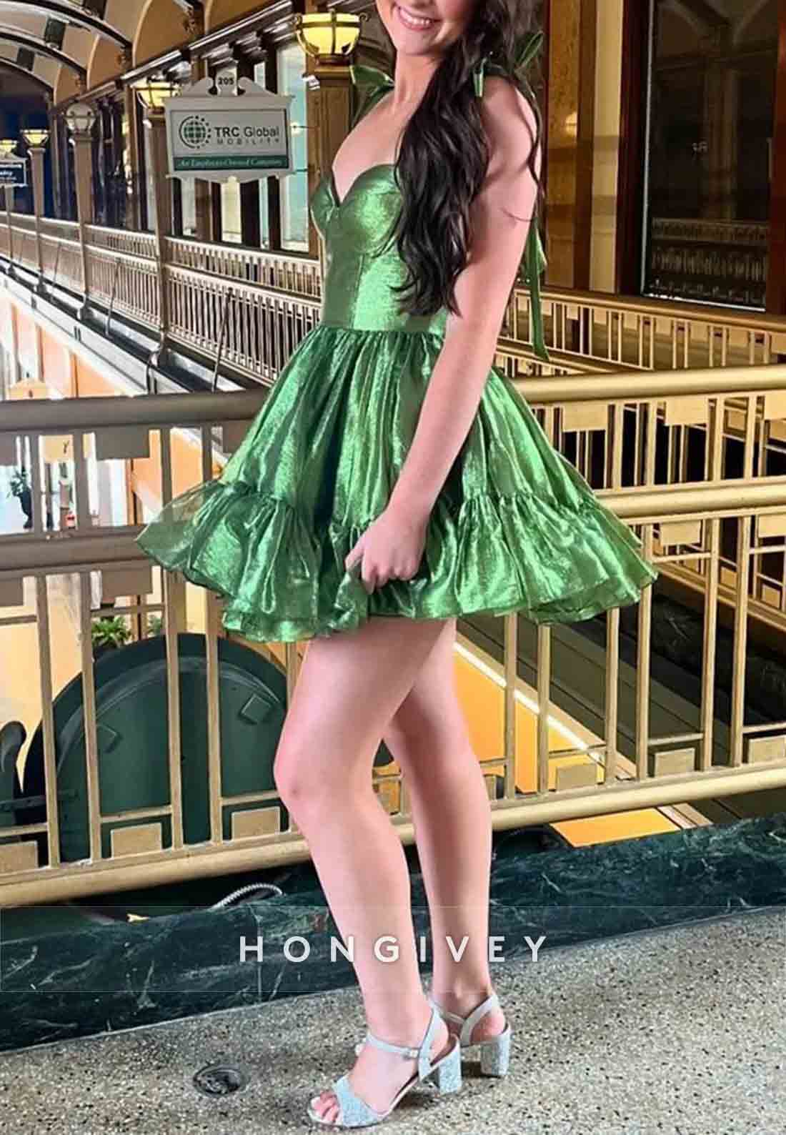Sweetheart Bowknot Sleeveless Princess Low Back Pleated Short Homecoming Dresses
