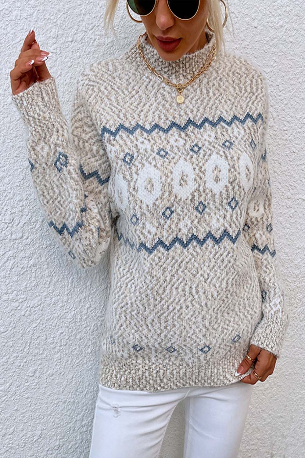 Wavy Striped Contrast Sweater for a Cozy Holiday Look