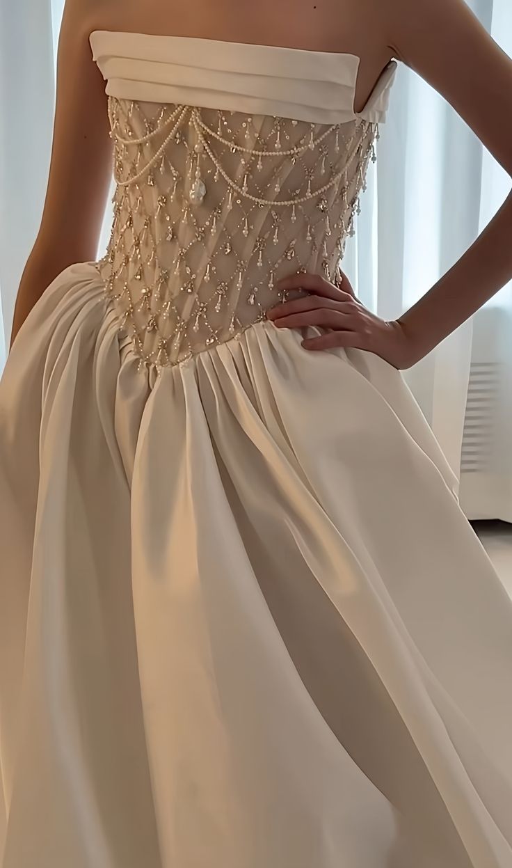 A Line Stunning Strapless Satin Wedding Dresses With Beads