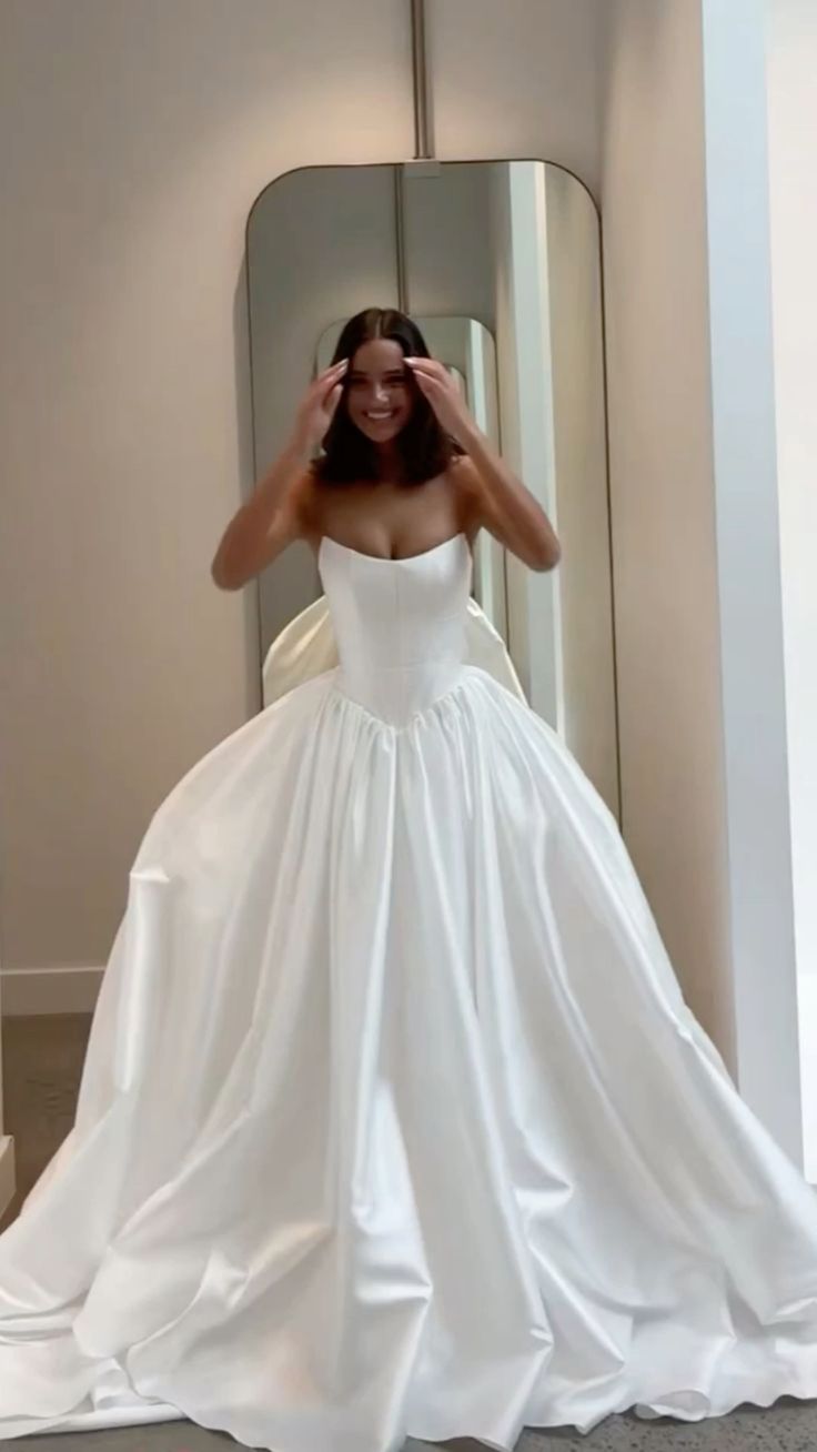 Stunning Ball Gown Strapless Satin Wedding Dresses