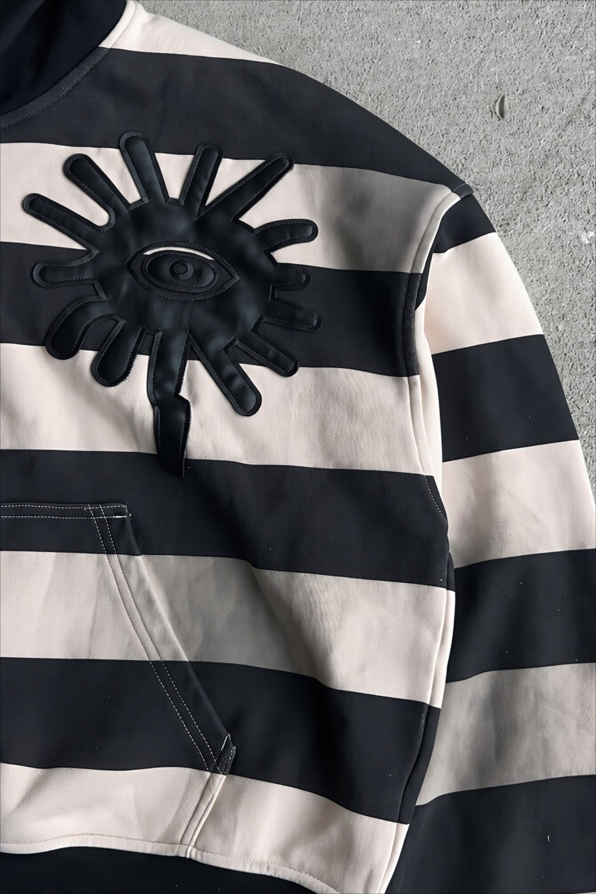 Striped Eye Applique Cropped Zip Hoodie
