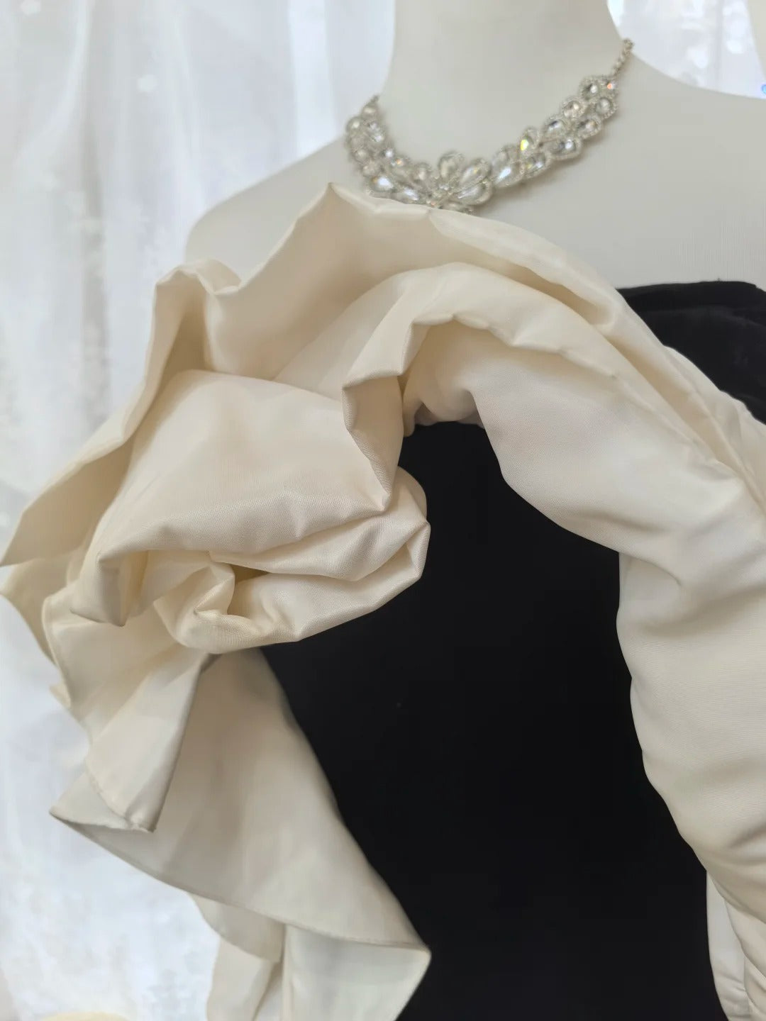 Elegant Black And White Color-Blocked Mermaid Strapless Velvet Satin Long Prom Dress Evening Dress P4131