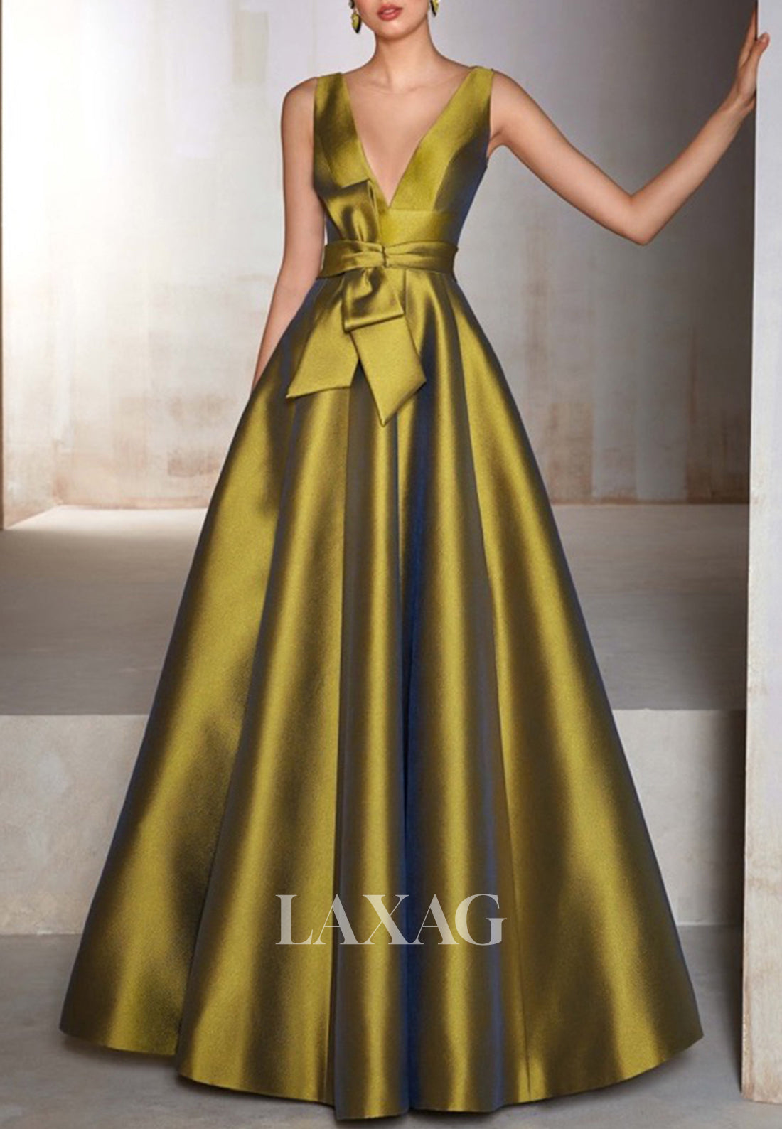 Deep V-Neck Straps Floor-Length Appliques Evening Dress Sleeveless Pleated A-Line Prom Dress - Fashionpara