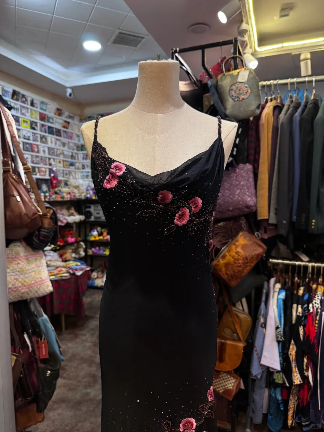 Retro Elegant Black Halter Neck Embroidered Chiffon Long Prom Dress Evening Dress P4142