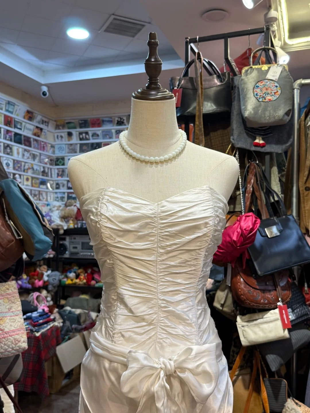 Retro Elegant White Mermaid Strapless Pleated Satin Long Prom Dress Evening Dress P4147