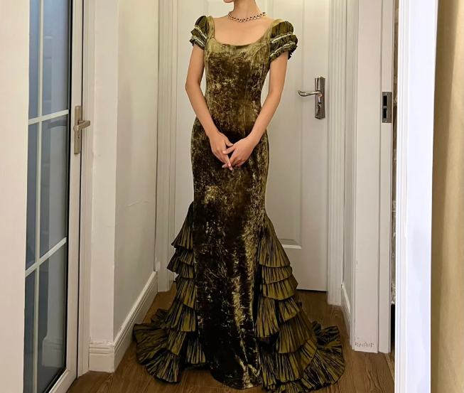 Retro Elegant Green Mermaid Square Neck Short Sleeve Layered Ruffle Velvet Train Prom Dress Evening Dress P4160