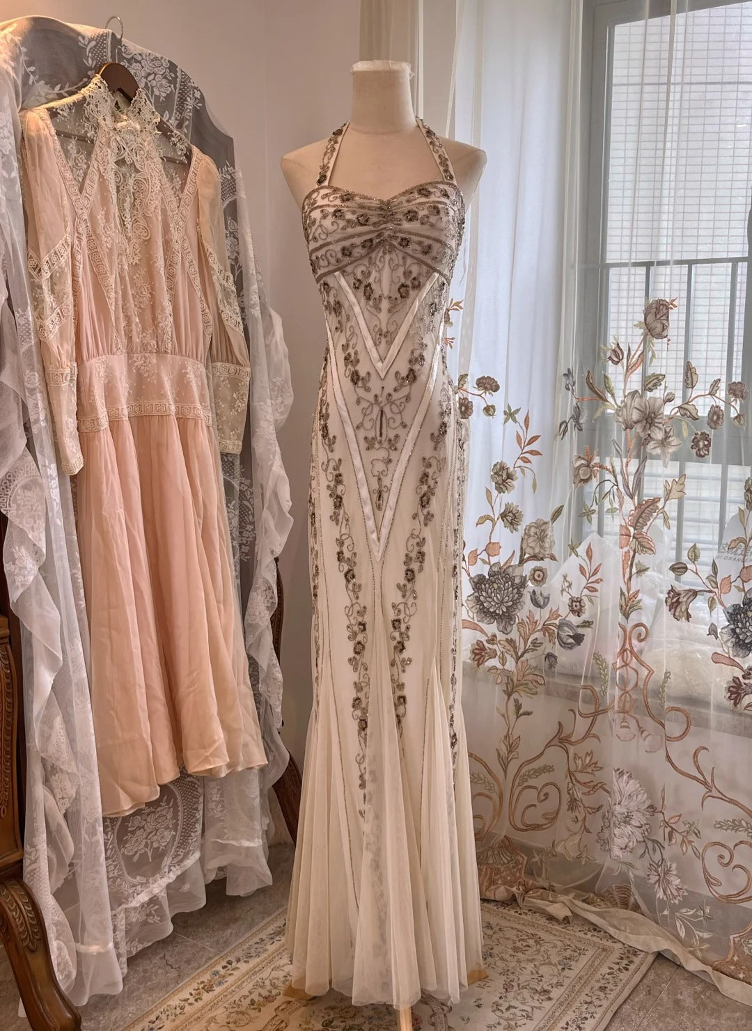 Vintage White Mermaid Halter Neck Beaded Backless Tulle Long Prom Dress Evening Dress P4163