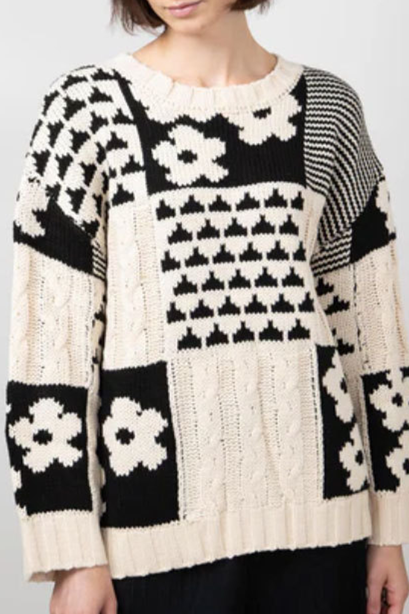 Bohonini Colorblock Flower Weave O Neck Casual Sweater