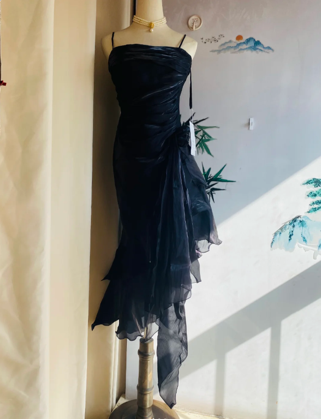 Elegant Black Irregular Pleated Halter Satin Prom Dress Evening Dress P4175