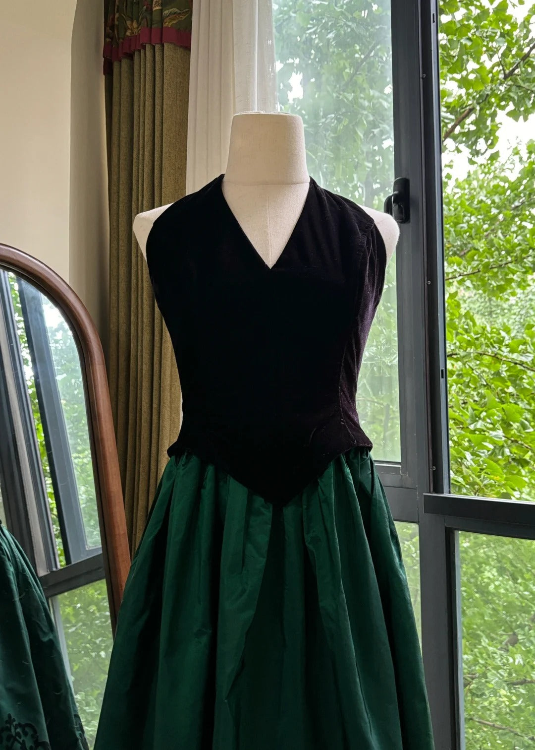 Retro Black And Green A-line Halter Neck Velvet And Satin Prom Dress Evening Dress P4188