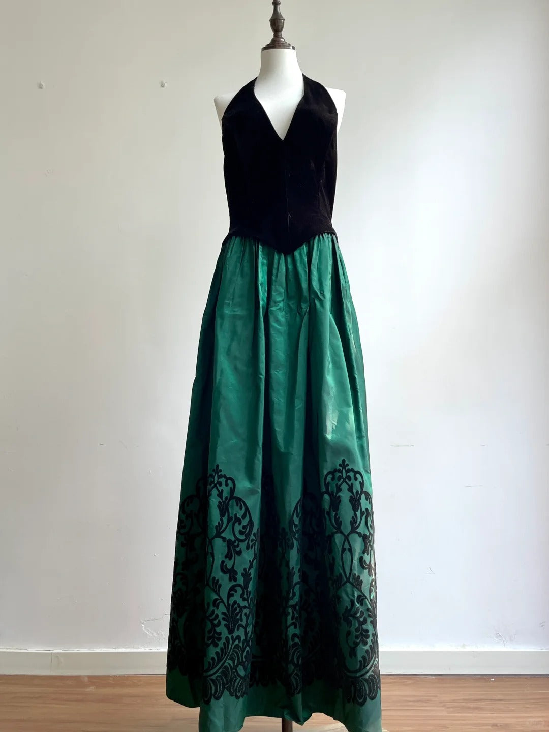 Retro Black And Green A-line Halter Neck Velvet And Satin Prom Dress Evening Dress P4188